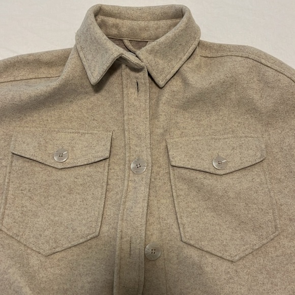 FREE SHIPPING Stradivarius shacket - Picture 3 of 4